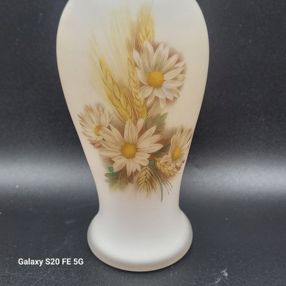 Vintage White Satin Frosted Vase Made In Italy Wheat And Flower Design 10” - Picture 2 of 10